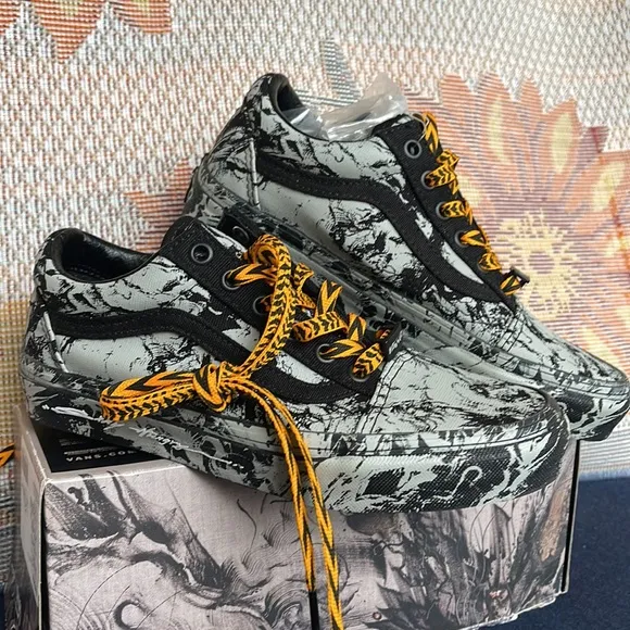 Vans WMNS Old SkoolYear Of The Tiger Black/Gray VN0A3WKTN42Sneakers