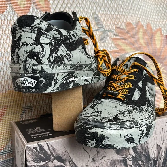 Vans WMNS Old SkoolYear Of The Tiger Black/Gray VN0A3WKTN42Sneakers