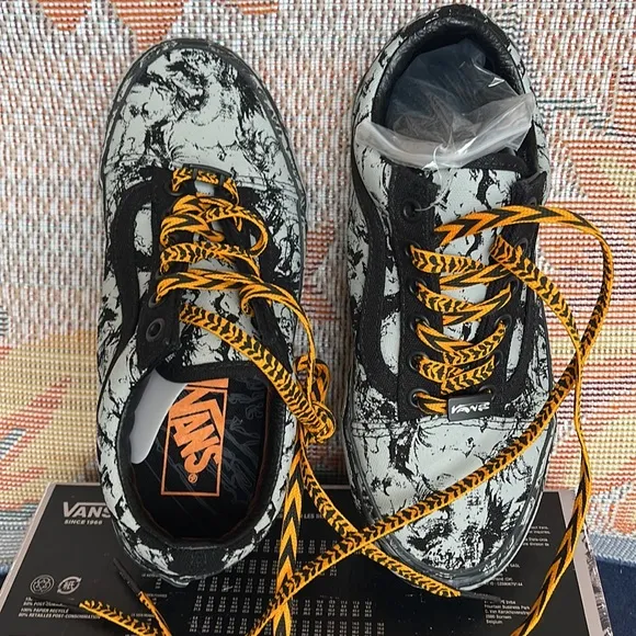Vans WMNS Old SkoolYear Of The Tiger Black/Gray VN0A3WKTN42Sneakers
