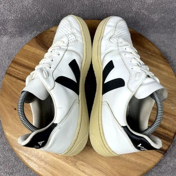 Veja V-10 Men's 8 White Black Sneakers Leather Lace-Up Low Top Athletic Casual
