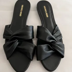 Veronica Beard Black Women's Slide Sandals