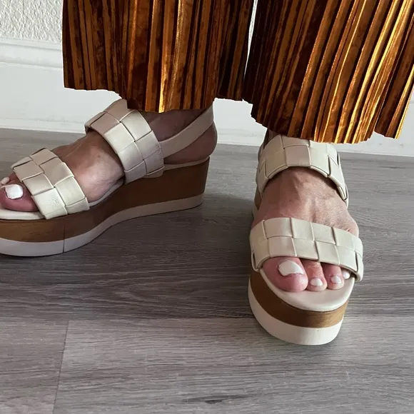 Veronica Beard Platform Sandals size 9