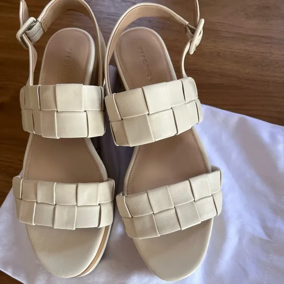 Veronica Beard Platform Sandals size 9