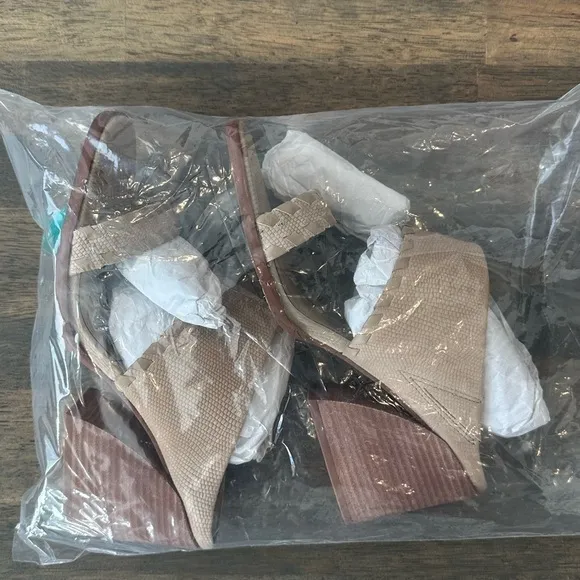 Vince Camuto Kafinny Heel
