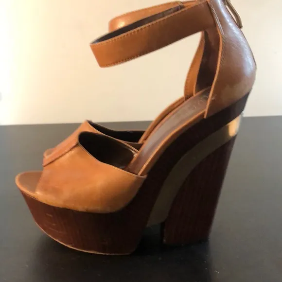 Vince Camuto Tan Platform Sandals