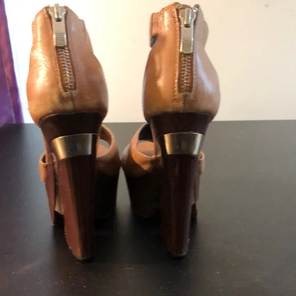 Vince Camuto Tan Platform Sandals