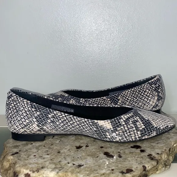 Vionic Caballo Natural Leather Snake Skin SlipOn Pointed Toe Ballet Flats Sz 8