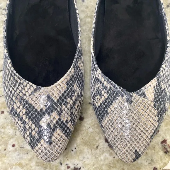 Vionic Caballo Natural Leather Snake Skin SlipOn Pointed Toe Ballet Flats Sz 8