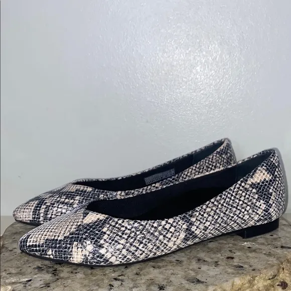 Vionic Caballo Natural Leather Snake Skin SlipOn Pointed Toe Ballet Flats Sz 8