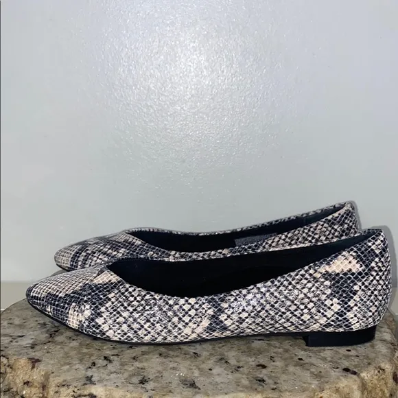 Vionic Caballo Natural Leather Snake Skin SlipOn Pointed Toe Ballet Flats Sz 8