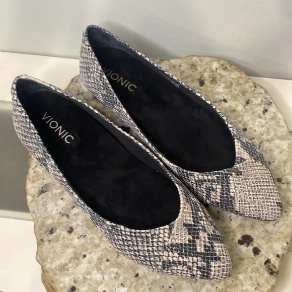 Vionic Caballo Natural Leather Snake Skin SlipOn Pointed Toe Ballet Flats Sz 8