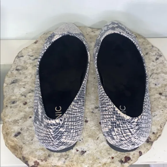Vionic Caballo Natural Leather Snake Skin SlipOn Pointed Toe Ballet Flats Sz 8