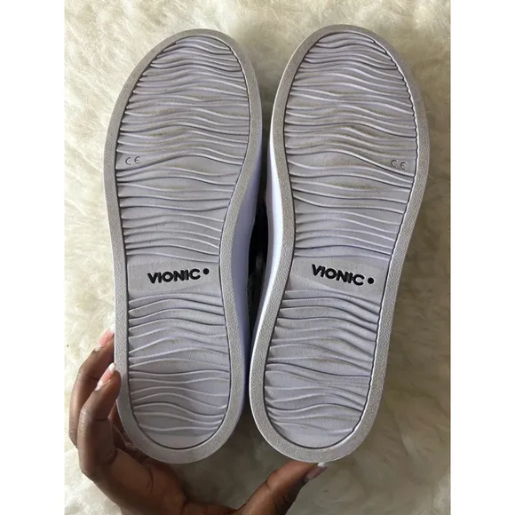 Vionic Womens Demetra Sneaker Shoes Snakeskin Slip On Leather Size 8