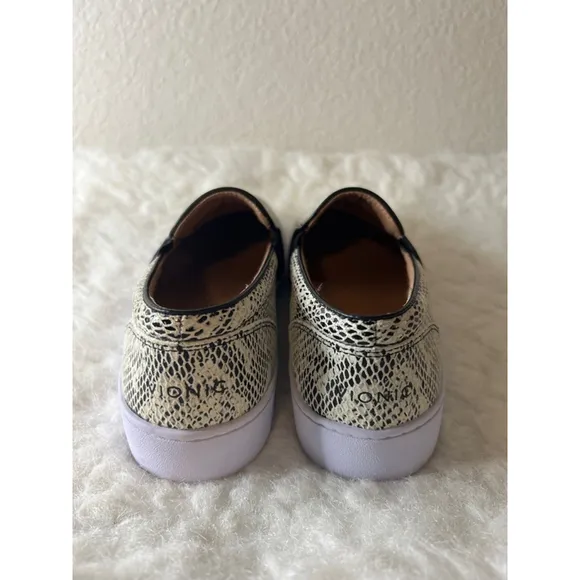 Vionic Womens Demetra Sneaker Shoes Snakeskin Slip On Leather Size 8