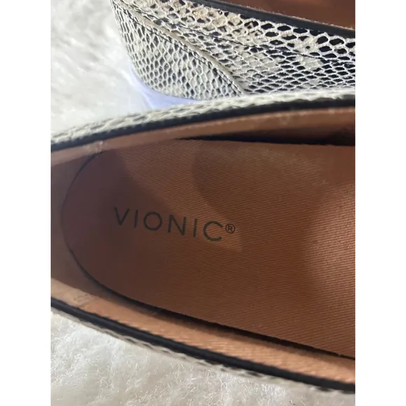 Vionic Womens Demetra Sneaker Shoes Snakeskin Slip On Leather Size 8