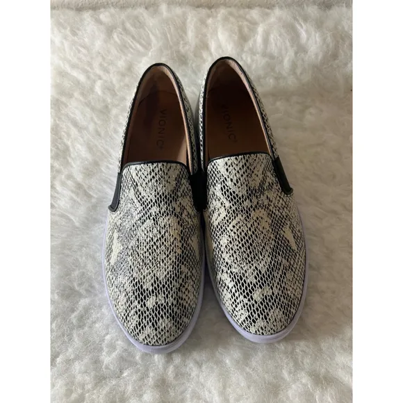 Vionic Womens Demetra Sneaker Shoes Snakeskin Slip On Leather Size 8