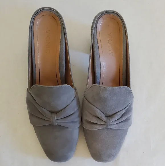Vionic Women's Gray Slip-On Shoes NWOT size 9