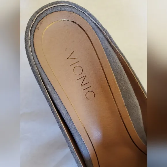 Vionic Women's Gray Slip-On Shoes NWOT size 9