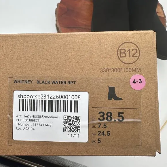 Vivaia Whitney Ankle Boot US 7.5 EU 38.5 Pointed Toe Slim Western Modern $160