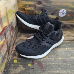 Women adidas athletic shoes size‎ 5,5.5 new