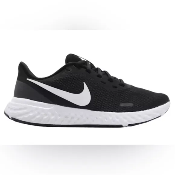 Women’s Nike Revolution sneaker women’s running shoes comfort sneakers size 6
