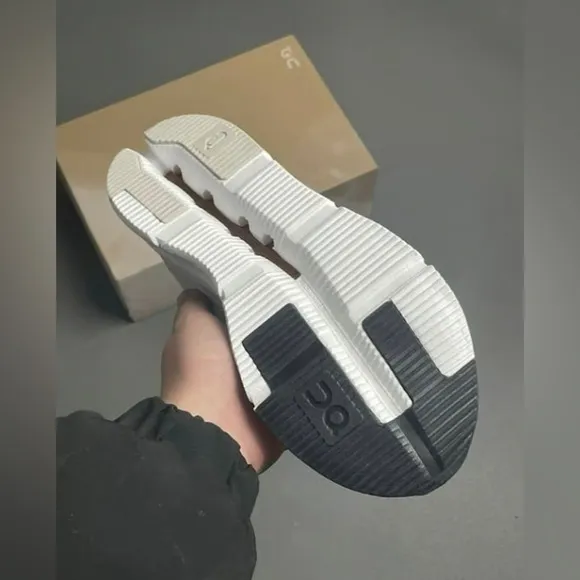 👟🥿Womens On Cloudnova White Pearl Running Shoes👟🥿